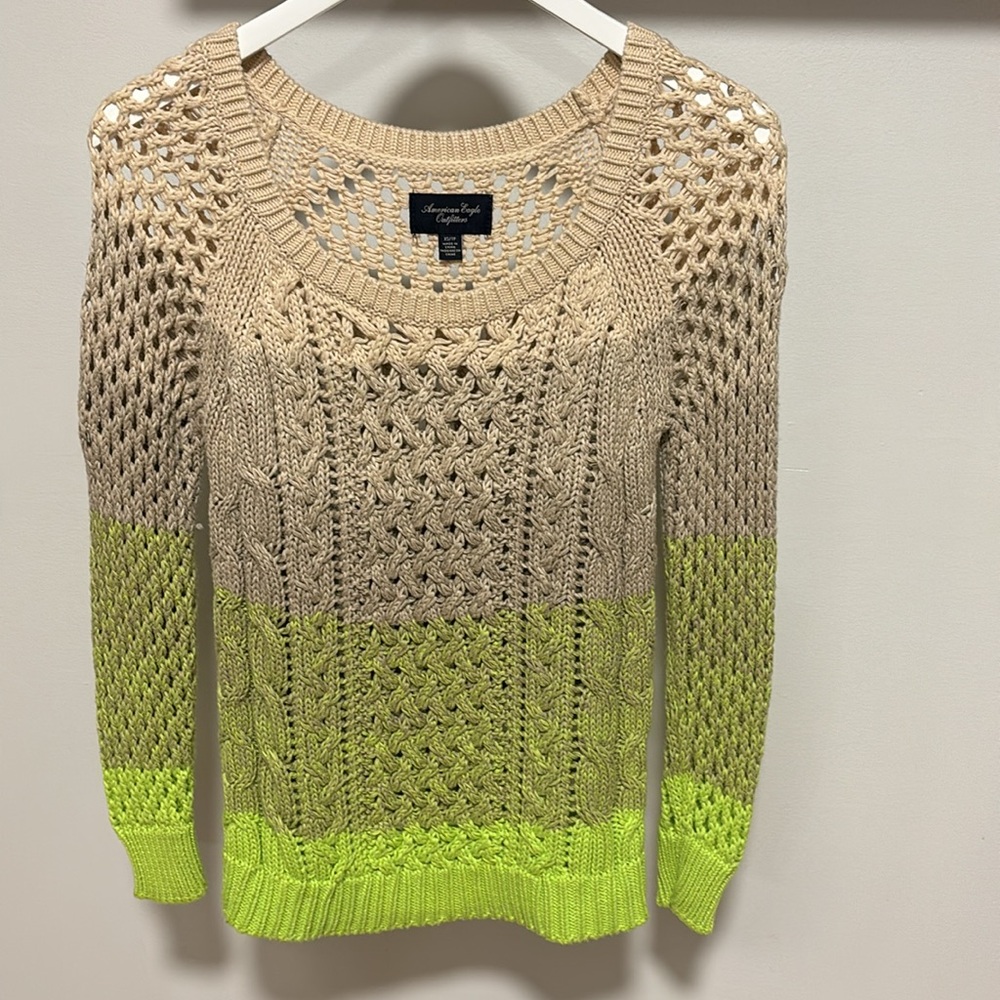✨ Add free to bundle! American Eagle ombré sweater.